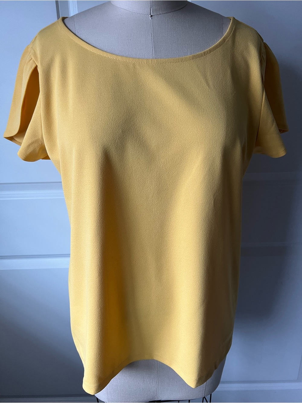 New Ann Taylor Yellow Short Sleeve Scoop Neck Blouse